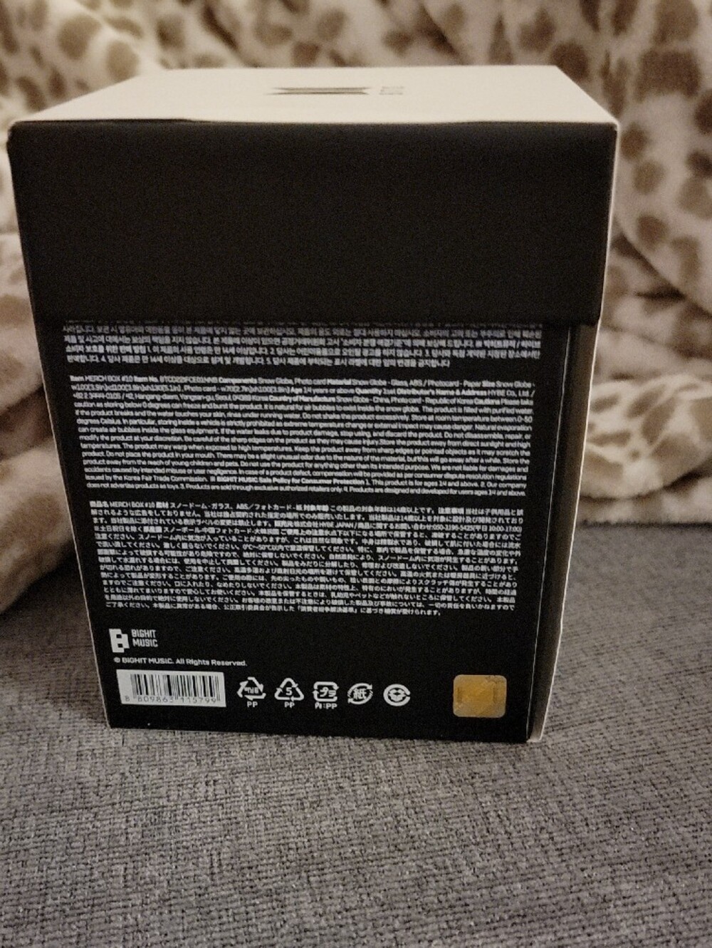 BTS Snow Globe withPhotocards - Picture 10 of 10